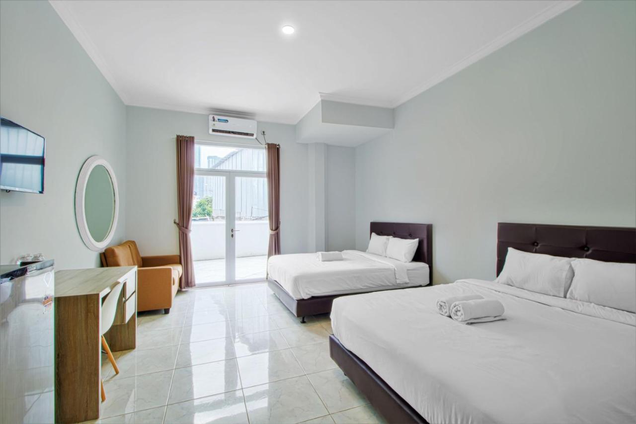 De 80'S Genteng Ijo Jakarta Exterior photo